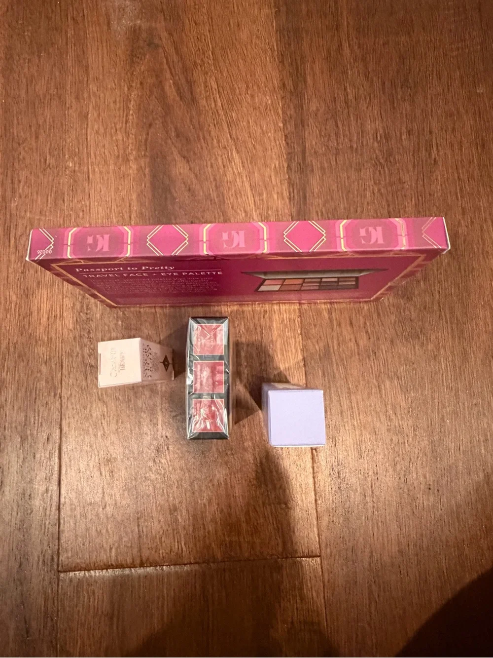 Laura Geller Eyeshadow Palette — Pink & Peach Shades